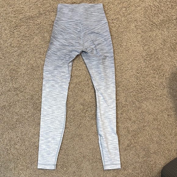 NEVER WORN Lululemon winder under size 4 NEW - Picture 1 of 5